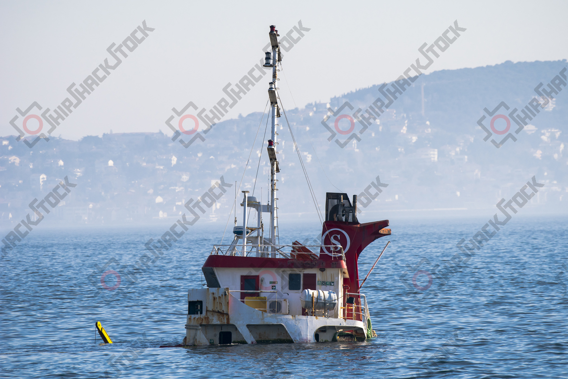 Sunken ship in Maltepe